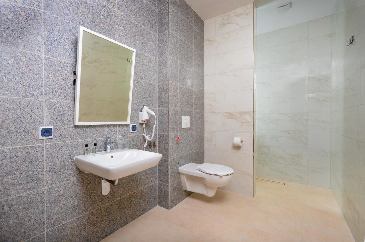 Akacja Medical Resort Цехоцинек Экстерьер фото