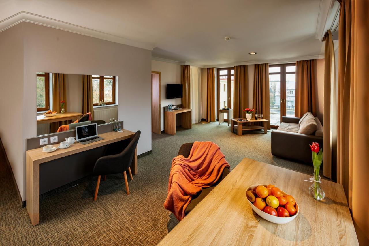 Akacja Medical Resort Цехоцинек Экстерьер фото